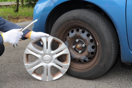 タイヤ交換の方法 タイヤ交換 タイヤを知る 乗用車用 株式会社ブリヂストン