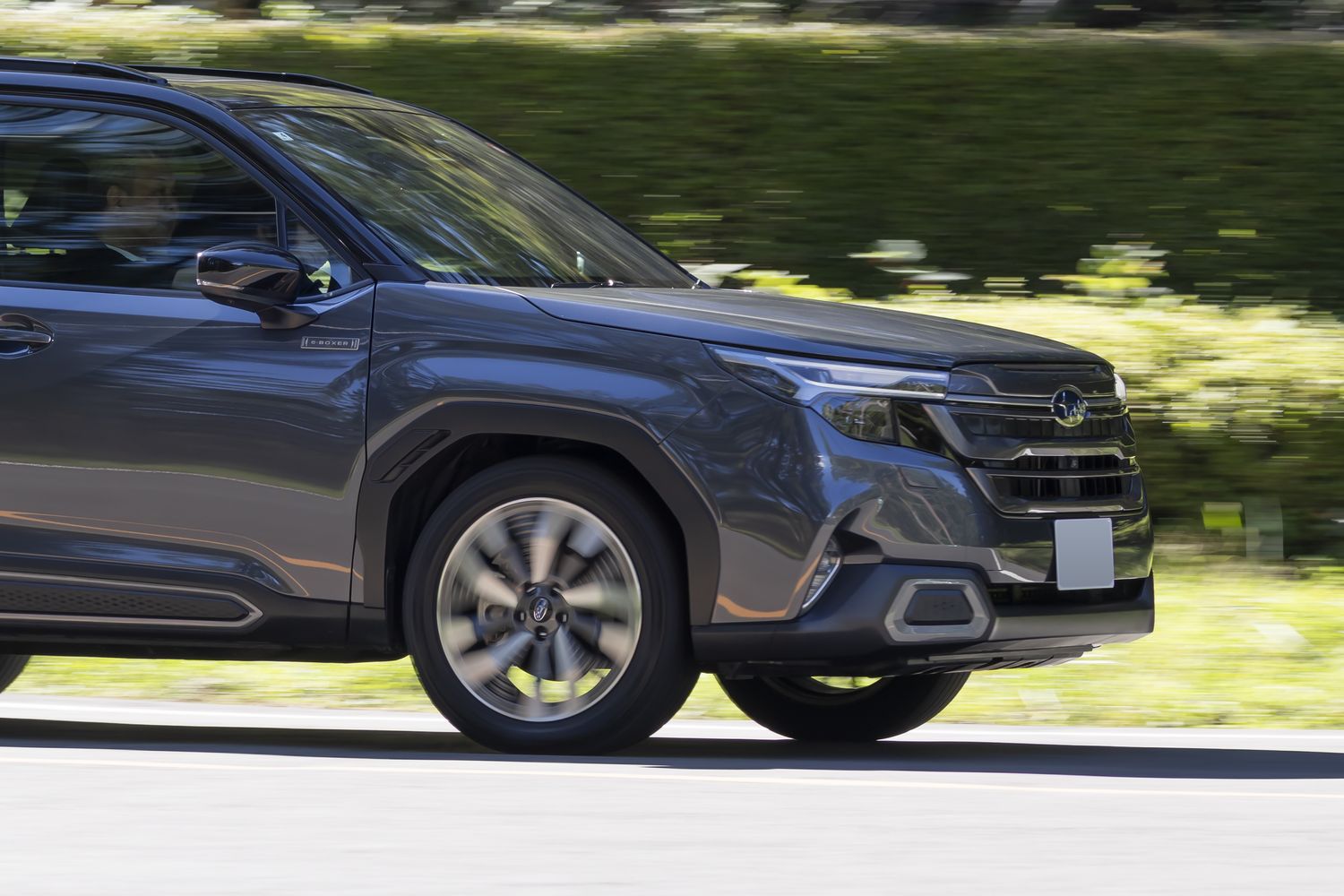 ドライ路面を走るブリザック アイスピーク装着車
