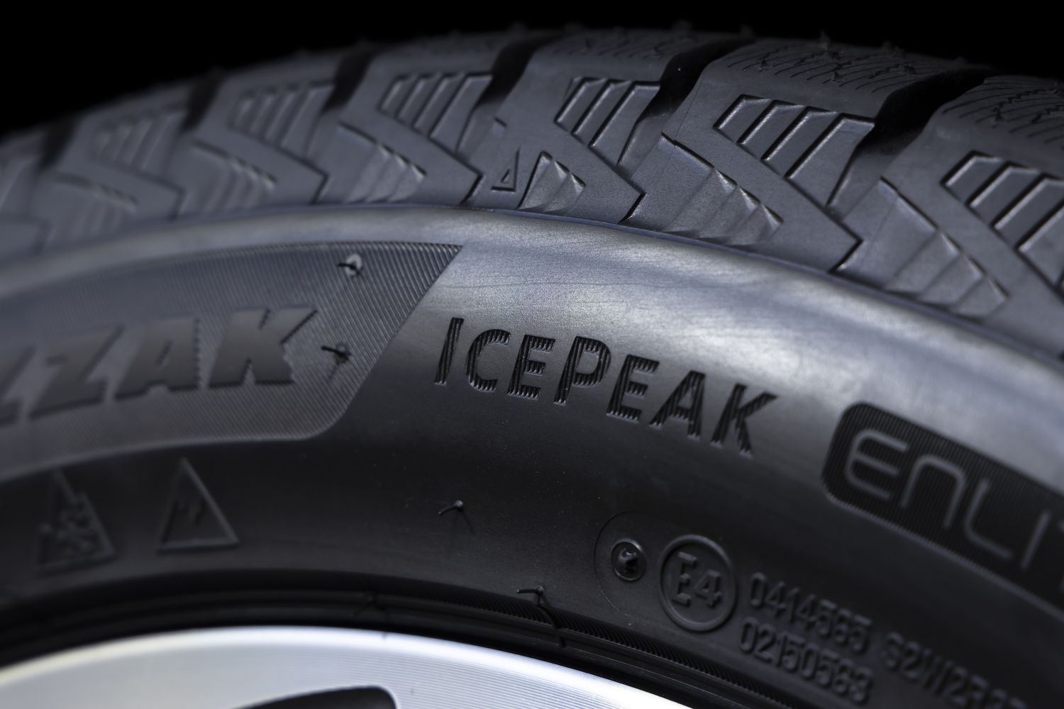 サイドウォールのICEPEAKロゴ
