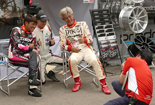 TOGETHER WITH PROFESSIONAL DRIVERS PHOTO05