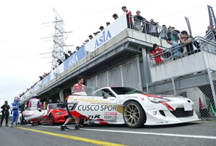 TOGETHER WITH PROFESSIONAL DRIVERS PHOTO02
