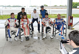 TOGETHER WITH PROFESSIONAL DRIVERS PHOTO02