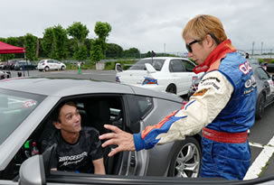 TOGETHER WITH PROFESSIONAL DRIVERS PHOTO04