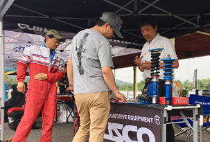 TOGETHER WITH PROFESSIONAL DRIVERS PHOTO04