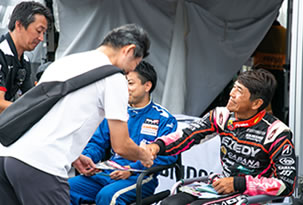 TOGETHER WITH PROFESSIONAL DRIVERS PHOTO08